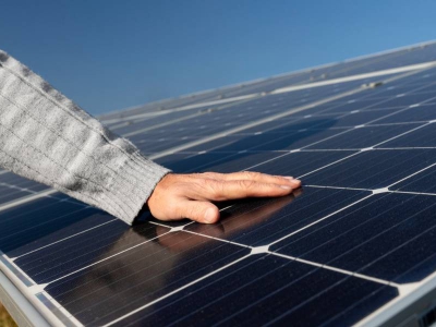 Qual a frequência ideal para limpar seus painéis solares?